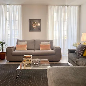 https://cozy-2br-appartment-near-the-port-of-nice.fr-provencehotel.com